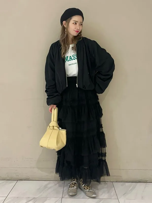 爽やかさと女性らしさを両立させた最強春シャツコーデ | 17度 服装