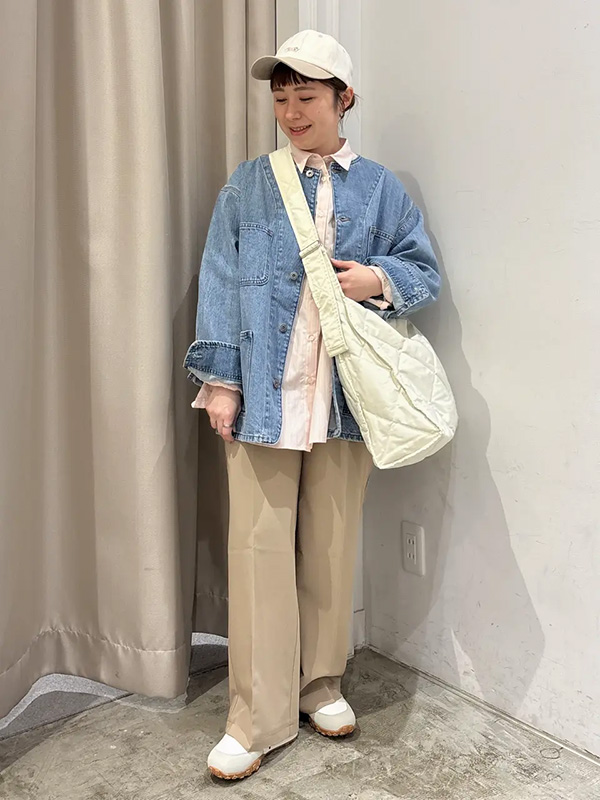 ノーカラーで幅広い着こなしにフィットするデニムカバーオールジャケット | 10度 服装