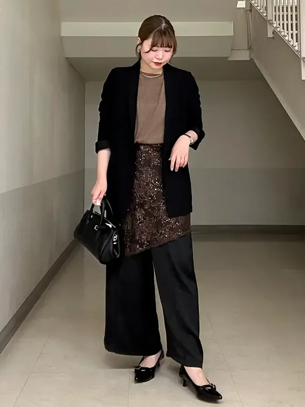 ジャケットで端正に仕上げる深みのある旬なレイヤード ｜気温17度の服装まとめ！最高/最低17度別のおすすめコーデ【2026最新】｜ストライプクラブ