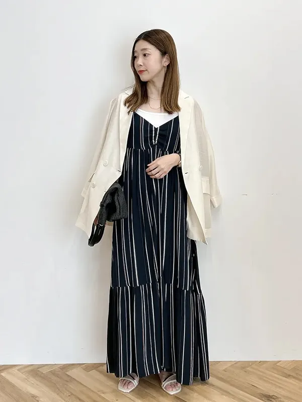 リラクシーなワンピを今っぽく大人に格上げさせるシアージャケット | 23度 服装