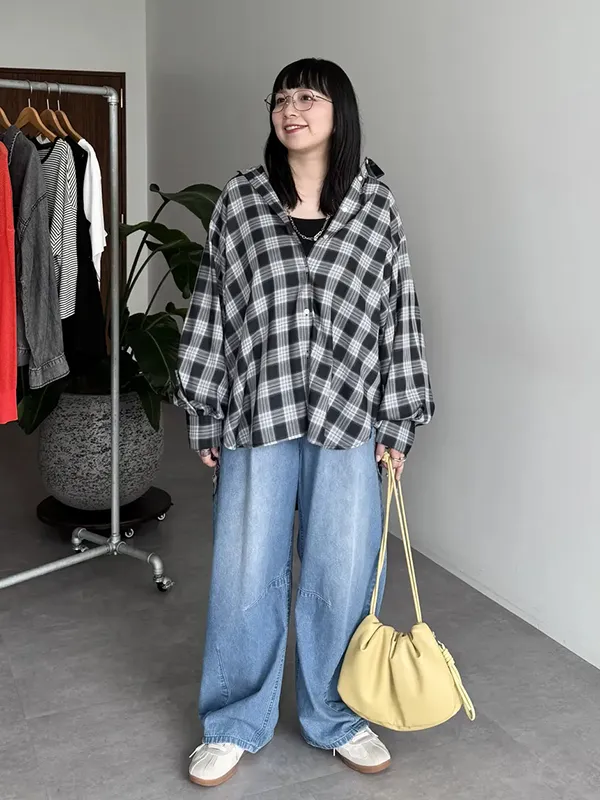 デザイン性のあるチェックシャツ×デニムで手軽にトレンドコーデを実現 | 23度 服装