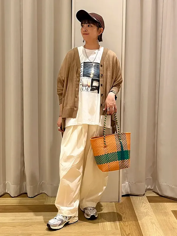 【羽織り】UVカット機能で安心感と上品さをコーデにプラスできるカーディガン | 気温28度の服装