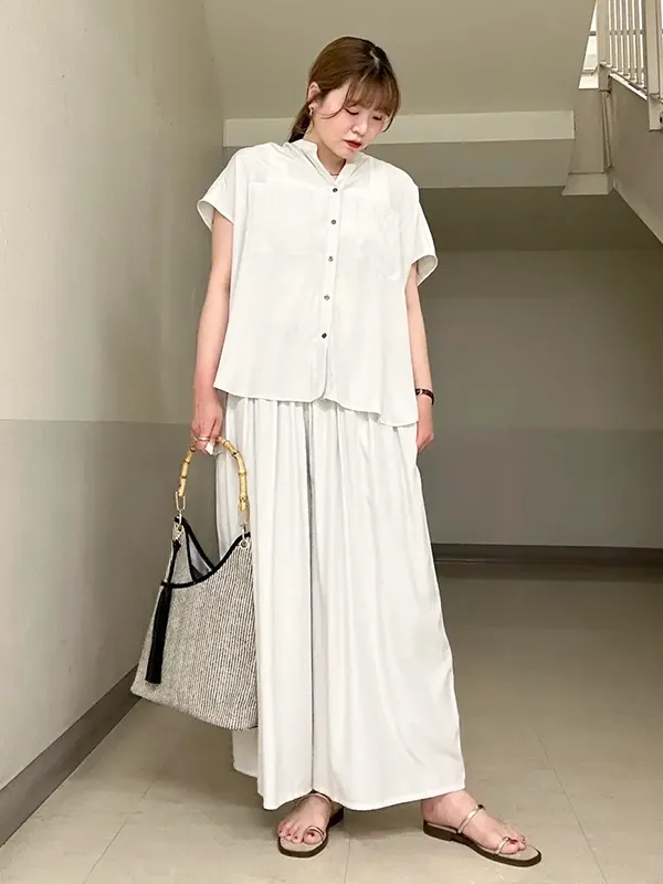 1枚で着映えと体型カバーを実現する洗練シャツのセットアップコーデ | 気温32度 服装