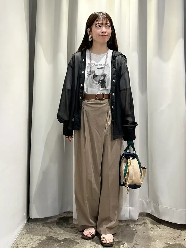 手持ちの「真夏服」をそのまま活かして晩夏風に見せるアレンジ術 | 気温32度 服装
