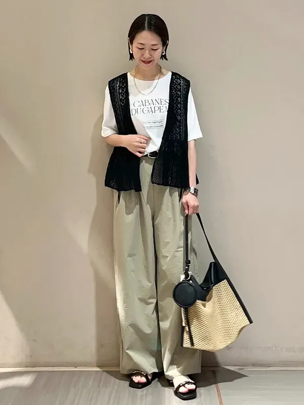 デイリーコーデに欠かせないロゴTシャツはUVカットで安心感あり | UVカット コーデ
